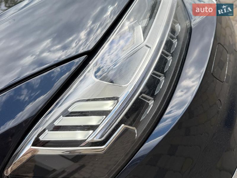 Седан Audi A8 2019 в Львові