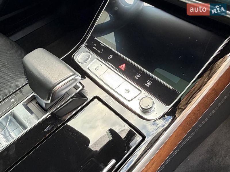 Седан Audi A8 2019 в Львові