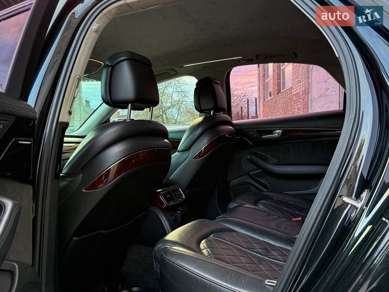 Седан Audi A8 2010 в Луцьку