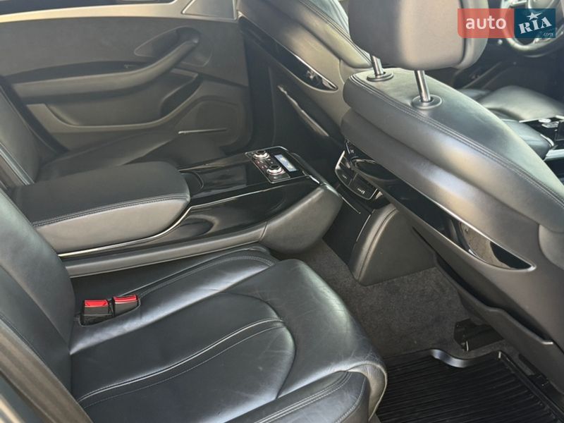Седан Audi A8 2014 в Ровно
