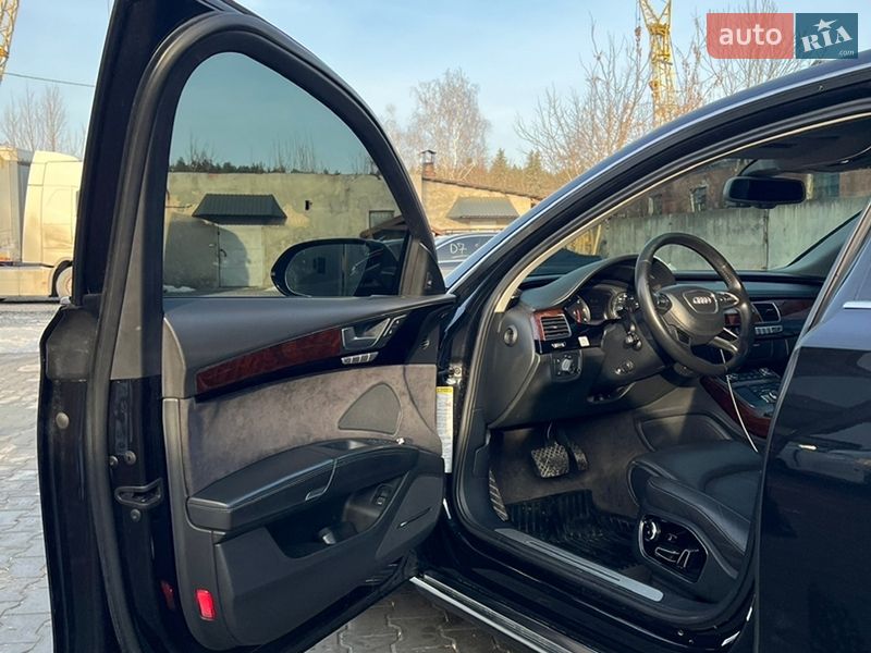 Седан Audi A8 2013 в Костополе