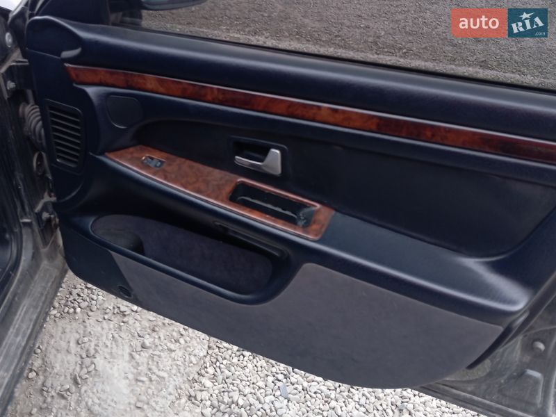 Седан Audi A8 1996 в Бурштыне