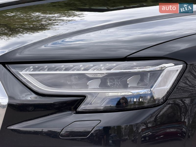 Седан Audi A8 2022 в Киеве