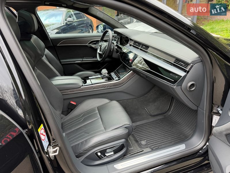 Седан Audi A8 2022 в Киеве