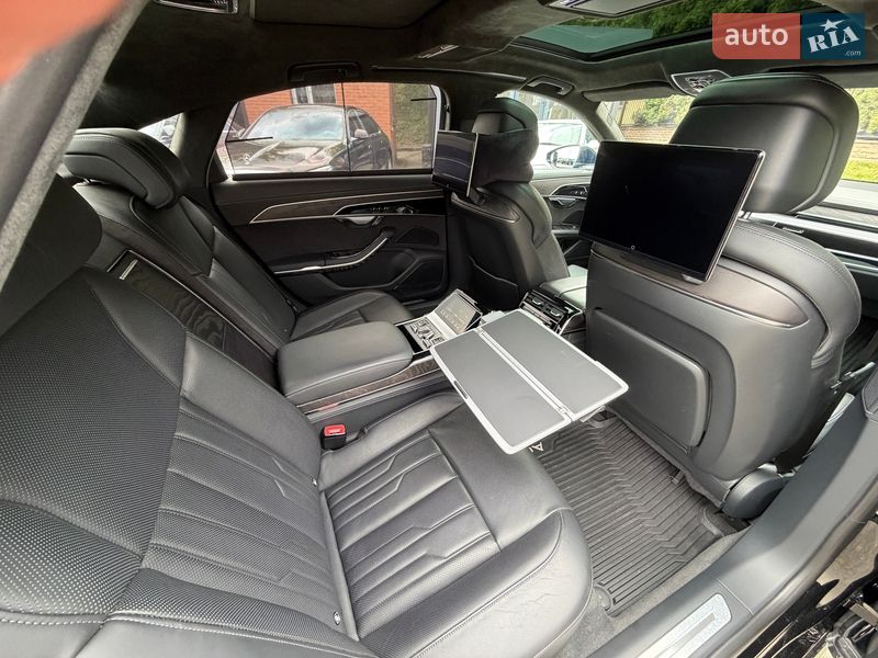 Седан Audi A8 2022 в Киеве