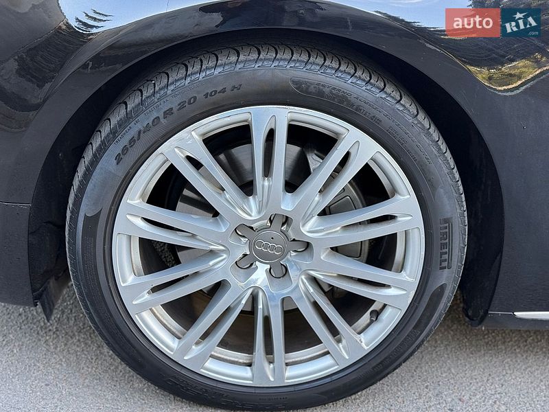 Седан Audi A8 2013 в Ровно