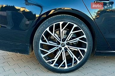 Седан Audi A8 2014 в Черновцах