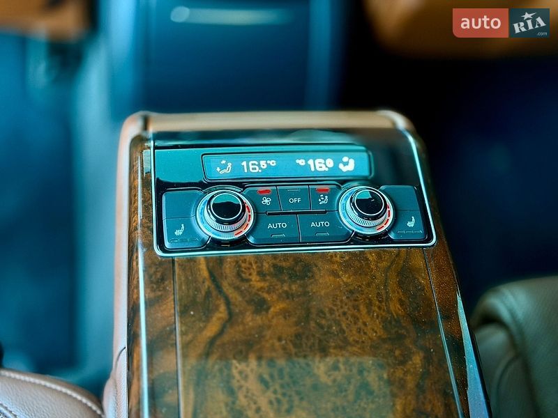 Седан Audi A8 2014 в Черновцах