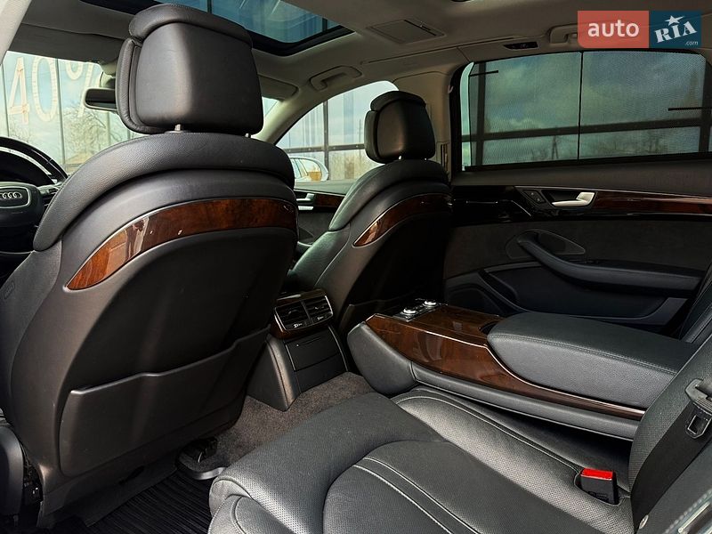 Седан Audi A8 2016 в Кривом Роге