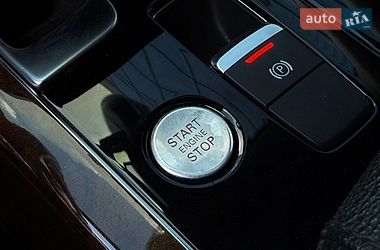 Седан Audi A8 2016 в Кривом Роге