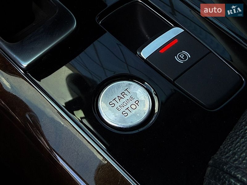 Седан Audi A8 2016 в Кривом Роге