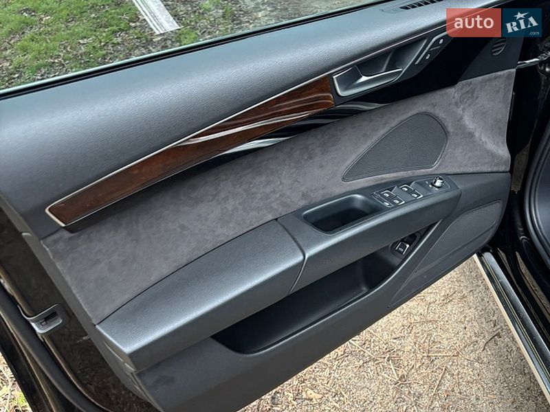 Седан Audi A8 2017 в Кропивницькому