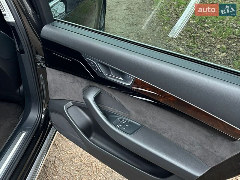 Седан Audi A8 2017 в Кропивницькому