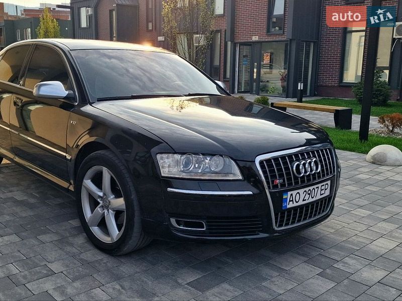 Седан Audi A8 2005 в Ужгороді