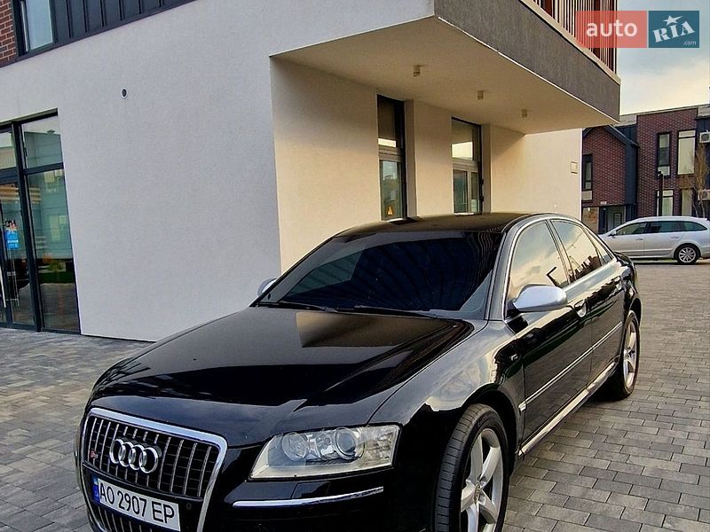 Седан Audi A8 2005 в Ужгороді