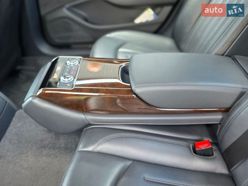 Седан Audi A8 2017 в Києві