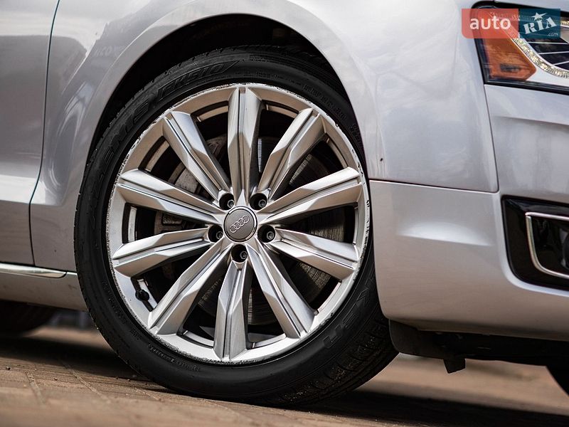 Седан Audi A8 2016 в Кропивницком