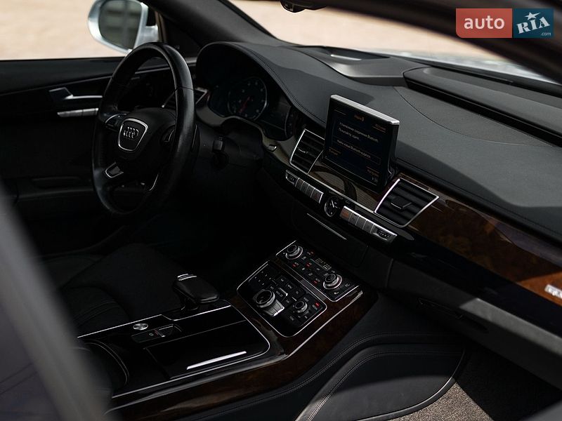 Седан Audi A8 2016 в Кропивницком