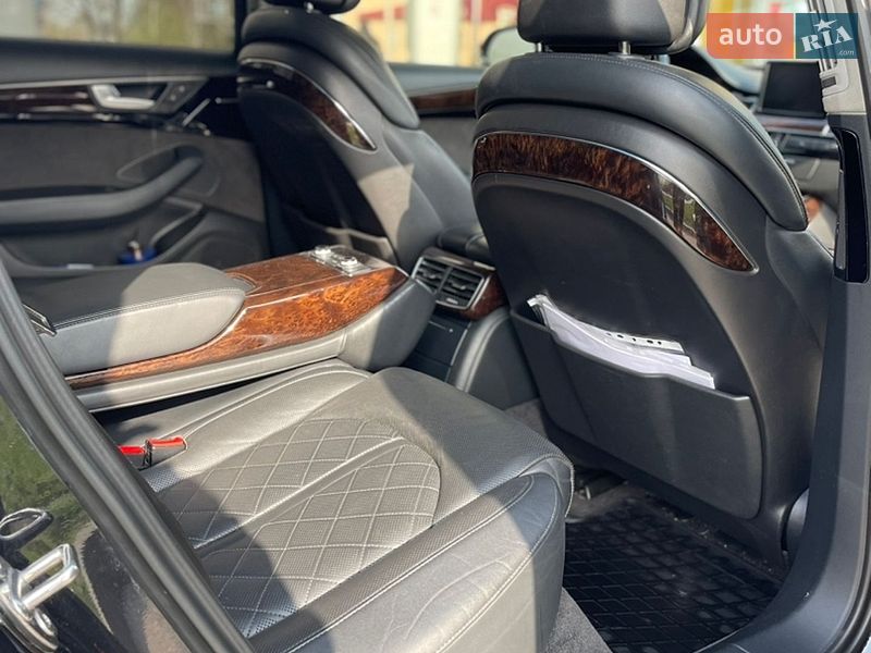 Седан Audi A8 2011 в Львове