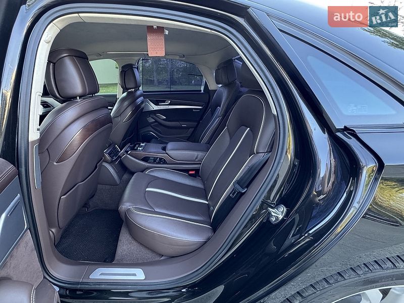 Седан Audi A8 2010 в Днепре
