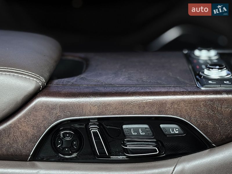 Седан Audi A8 2010 в Днепре