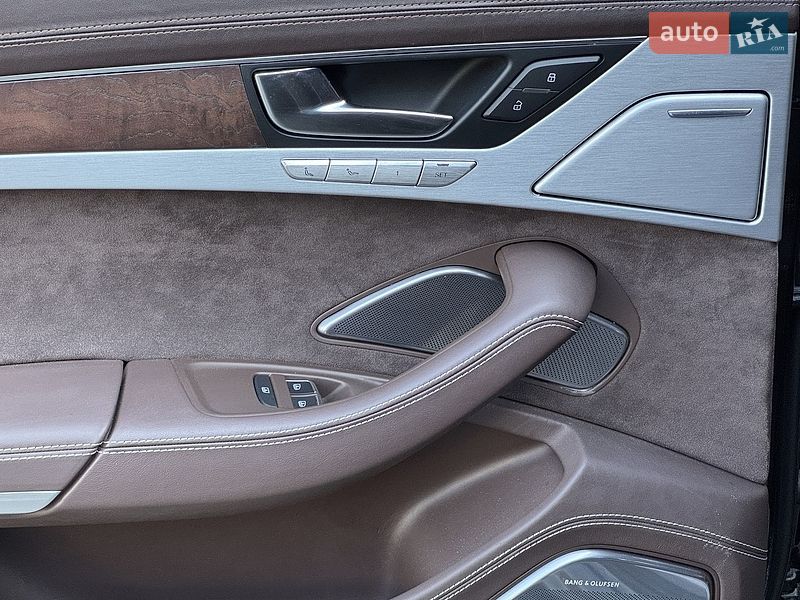 Седан Audi A8 2010 в Днепре