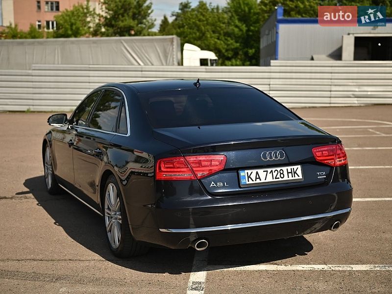 Седан Audi A8 2010 в Ровно