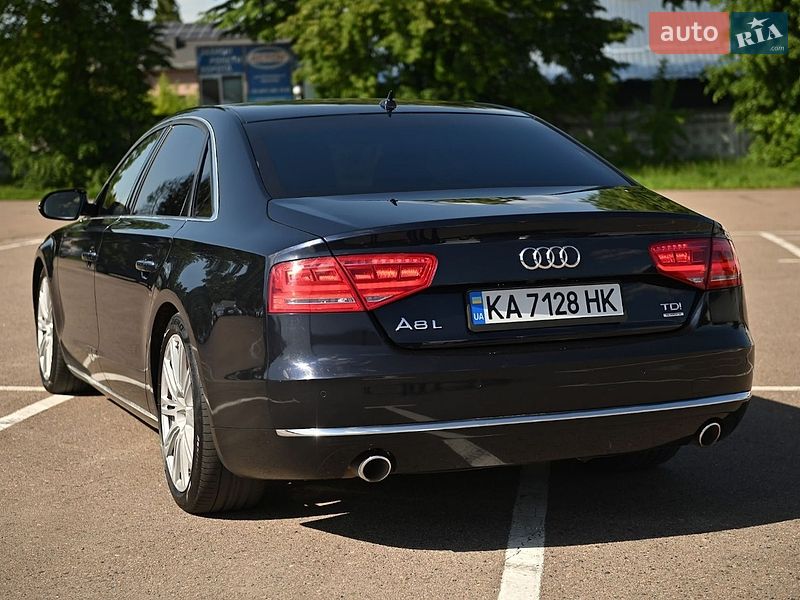 Седан Audi A8 2010 в Ровно