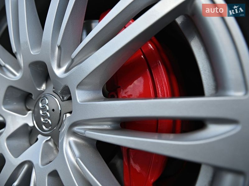 Седан Audi A8 2010 в Ровно