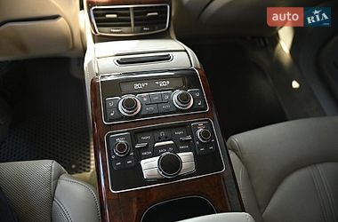 Седан Audi A8 2010 в Ровно