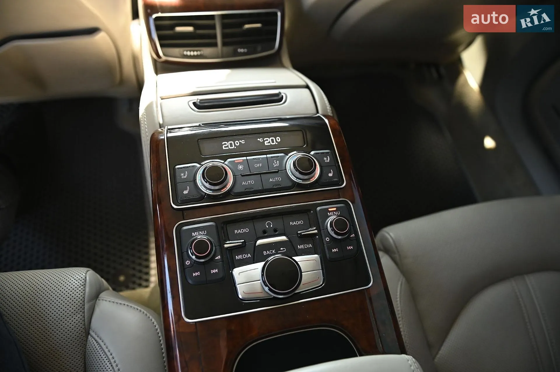 2010 Audi A8 - мініатюра 76
