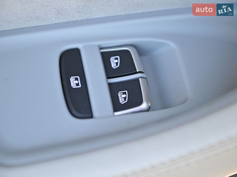 Седан Audi A8 2010 в Ровно