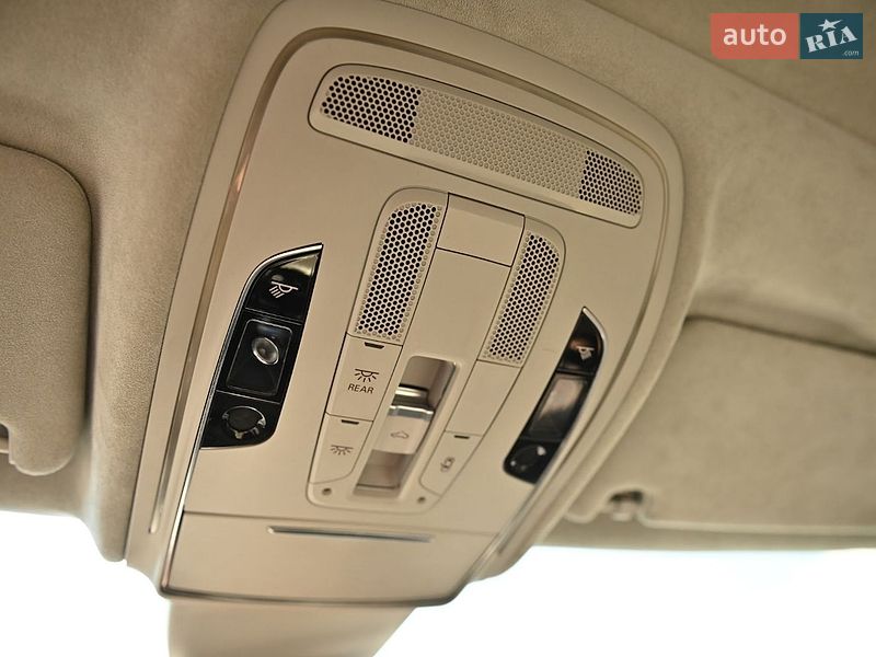 Седан Audi A8 2010 в Ровно