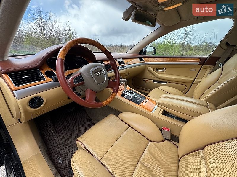 Седан Audi A8 2009 в Львове