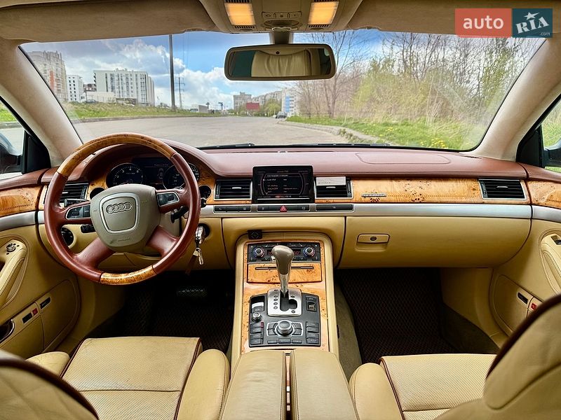 Седан Audi A8 2009 в Львове