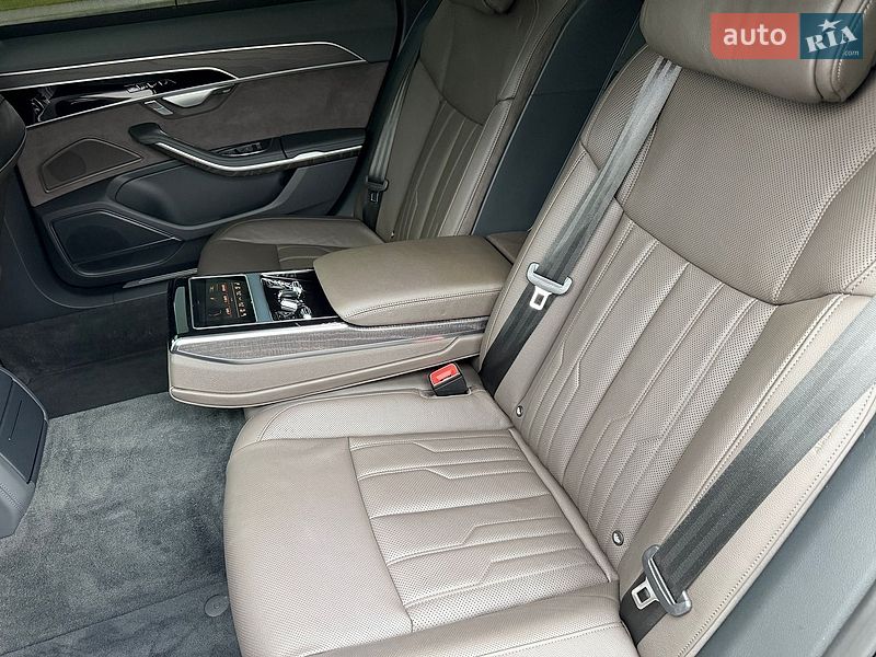 Седан Audi A8 2022 в Киеве