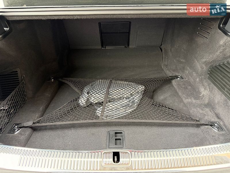 Седан Audi A8 2022 в Киеве