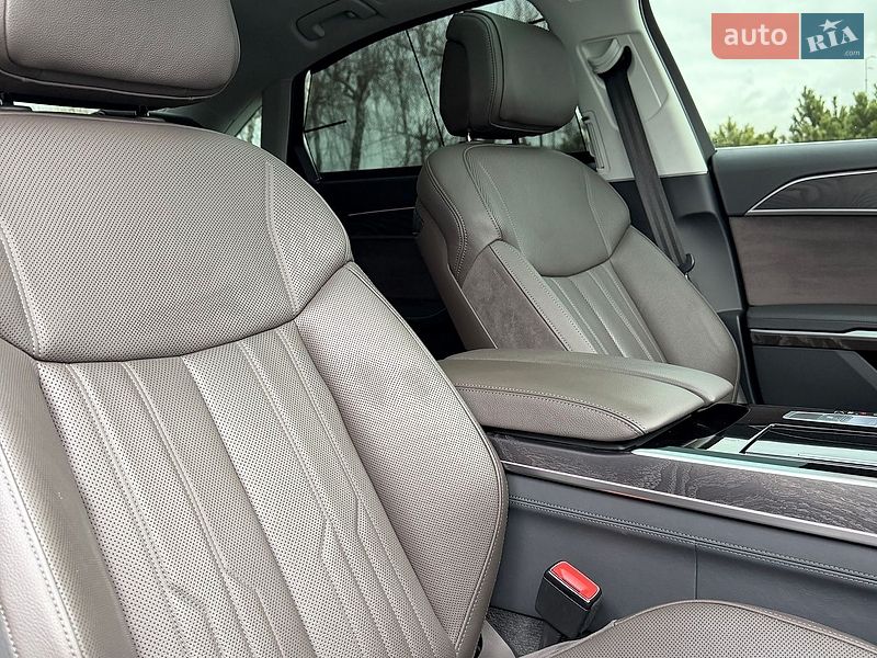 Седан Audi A8 2022 в Киеве