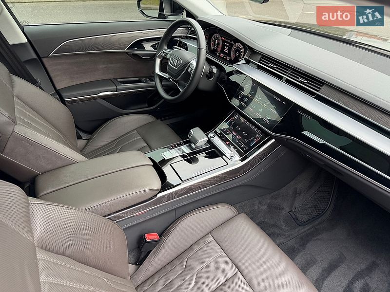 Седан Audi A8 2022 в Киеве