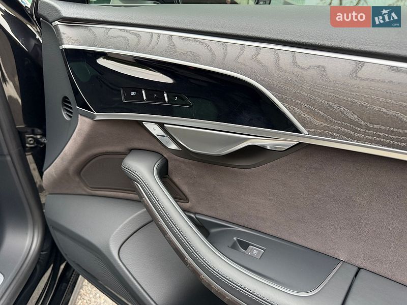 Седан Audi A8 2022 в Киеве