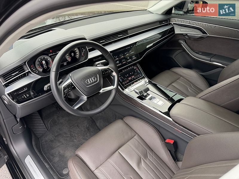 Седан Audi A8 2022 в Киеве