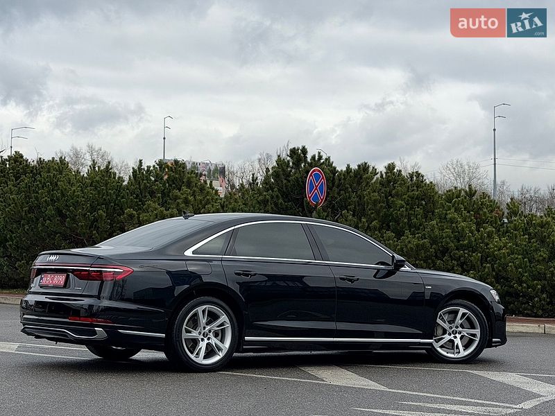 Седан Audi A8 2022 в Киеве