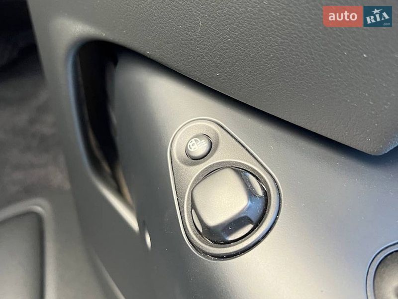 Седан Audi A8 2012 в Львові
