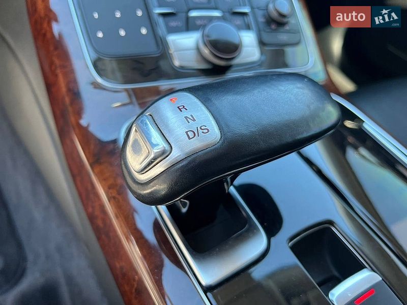 Седан Audi A8 2012 в Львові