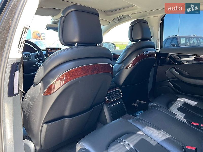 Седан Audi A8 2012 в Львові