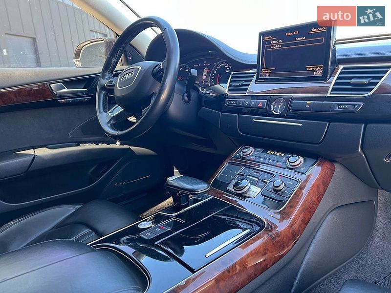 Седан Audi A8 2012 в Львові