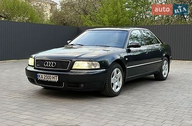Седан Audi A8 2000 в Староконстантинове