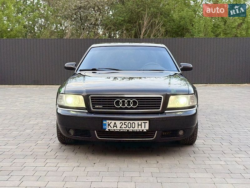 Седан Audi A8 2000 в Староконстантинове