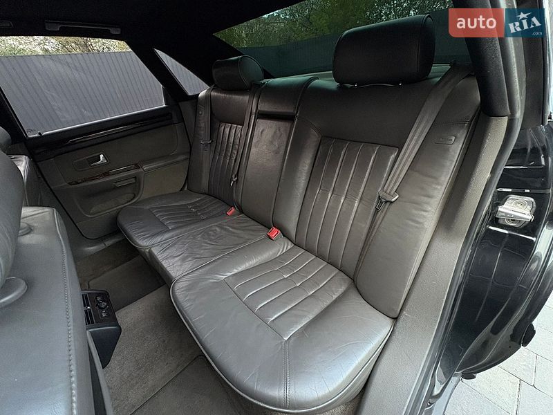 Седан Audi A8 2000 в Староконстантинове
