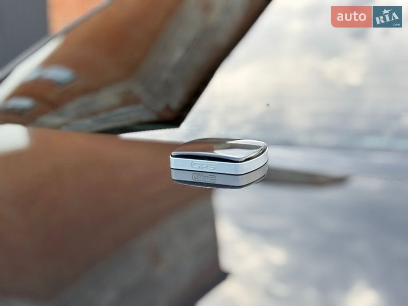Седан Audi A8 2000 в Староконстантинове